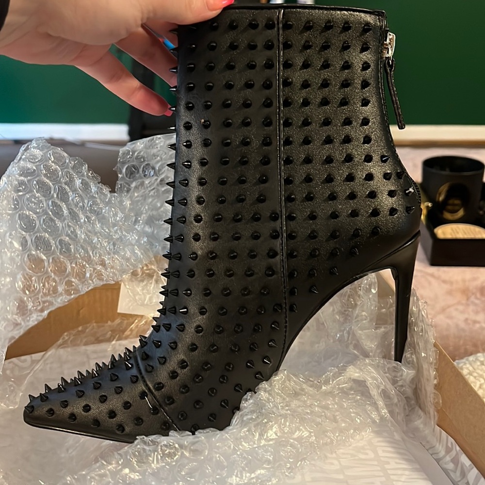 Brand new Steve Madden Vapor booties black size 7 never been worn.